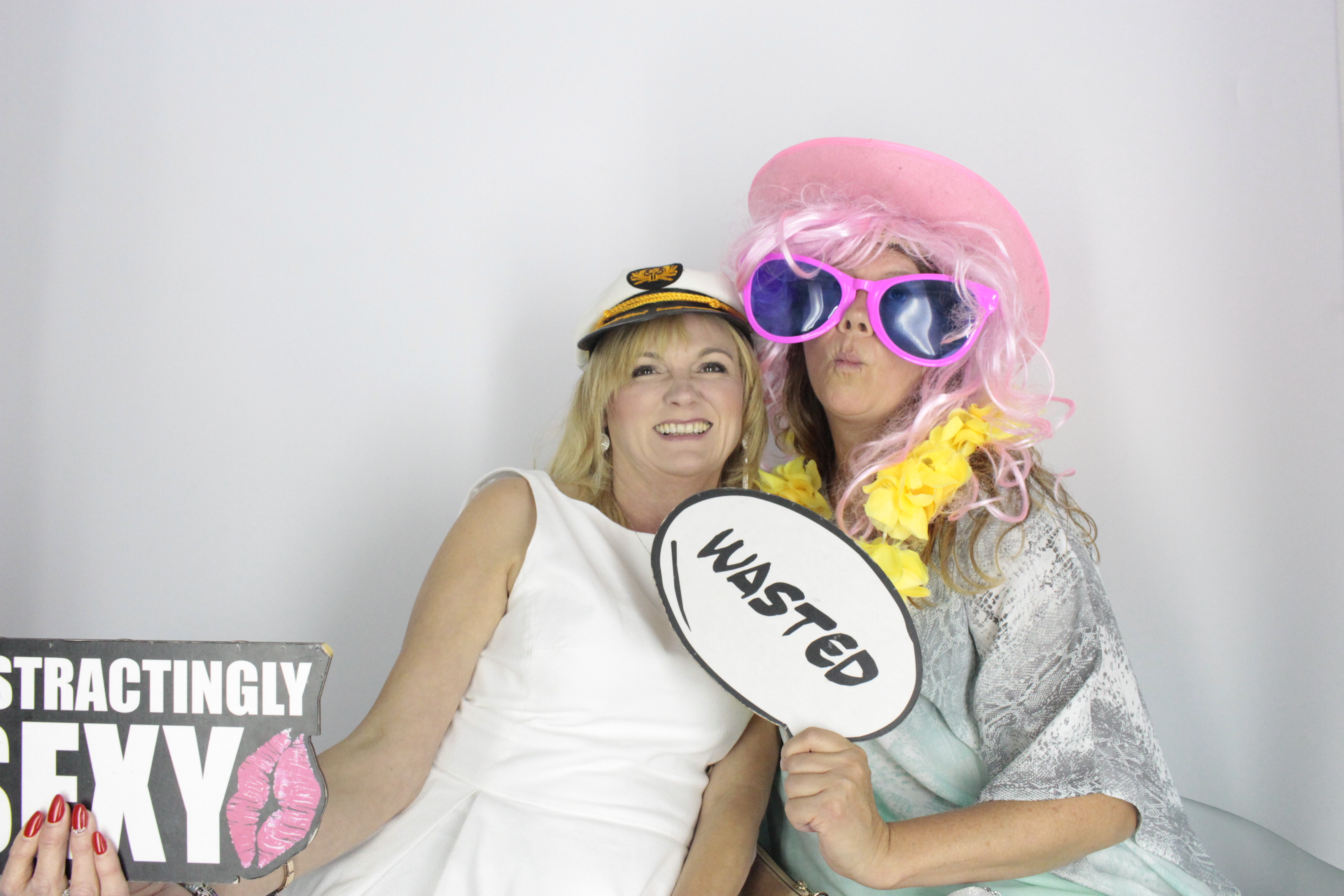 Nadine 40th Birthday  | View more photos from the event at gallery.myphotoboothexperience.co.uk/u/MyPhotoBoothExperienceLtd/Nadine-40th-Birthday